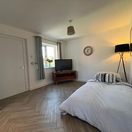 Contemporary 1 Bedroom Apartment 노먼턴 외부 사진